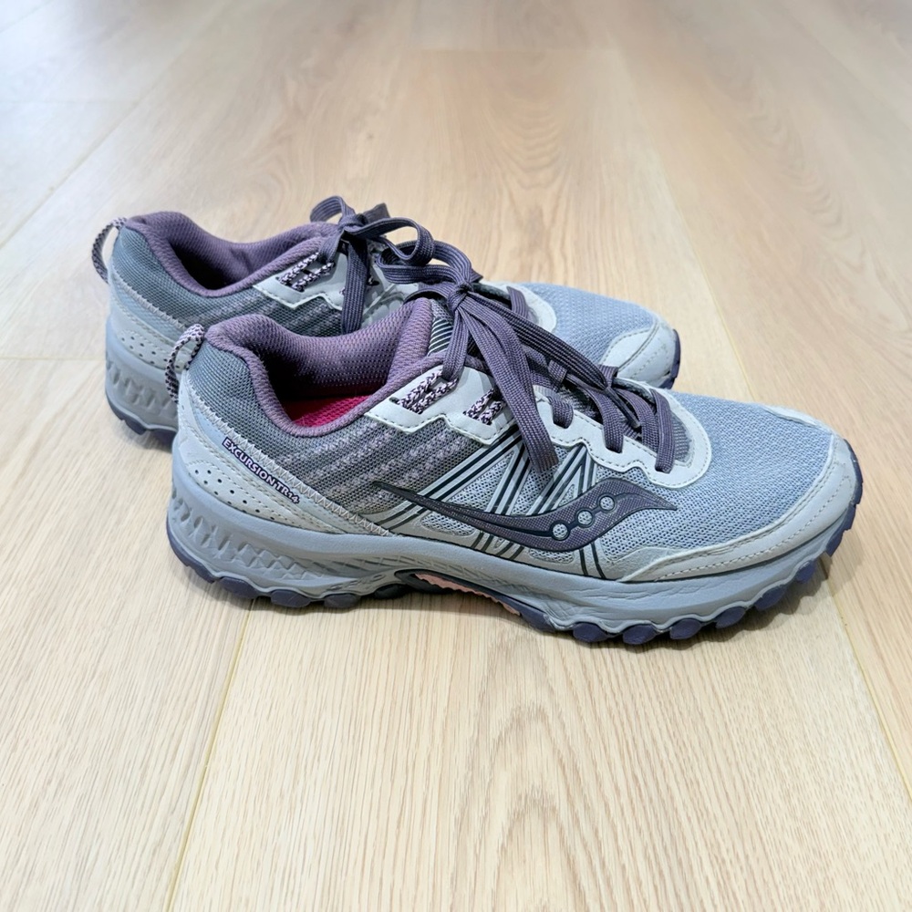 Saucony Women's Light Gray and Purple Trail Running Shoes